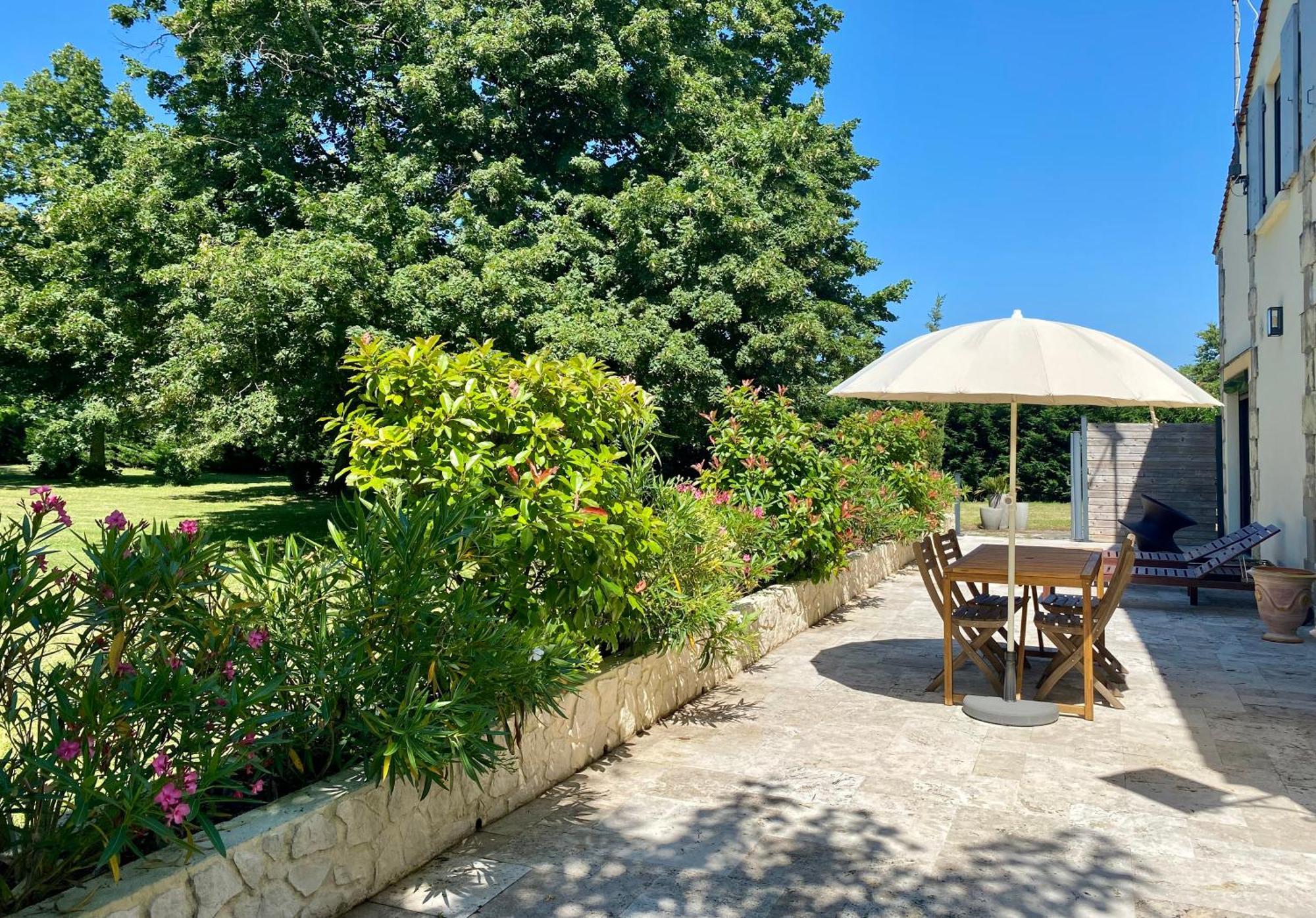La Maison du Champ de Beaumont Galgon Extérieur photo